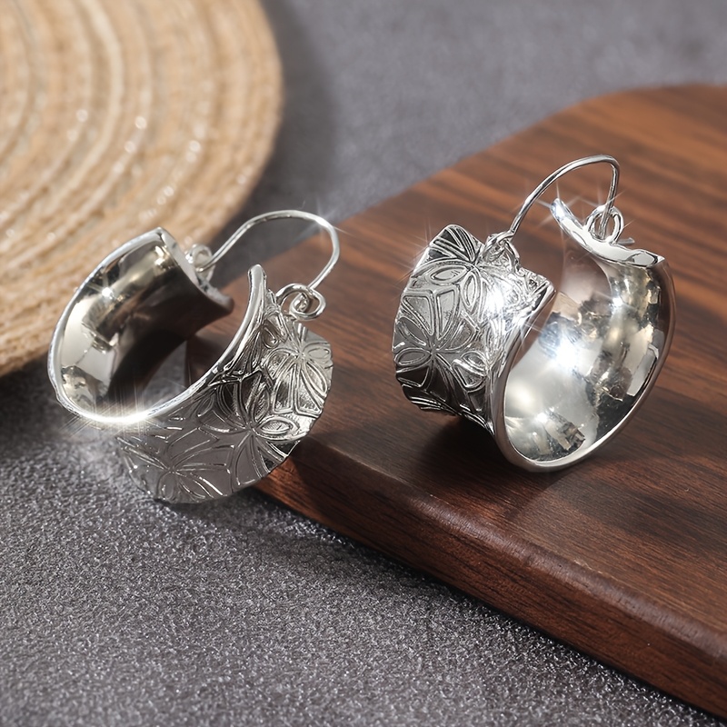 Women's Retro Hand-Carved Flower Design Hoop Earrings, Elegant Style